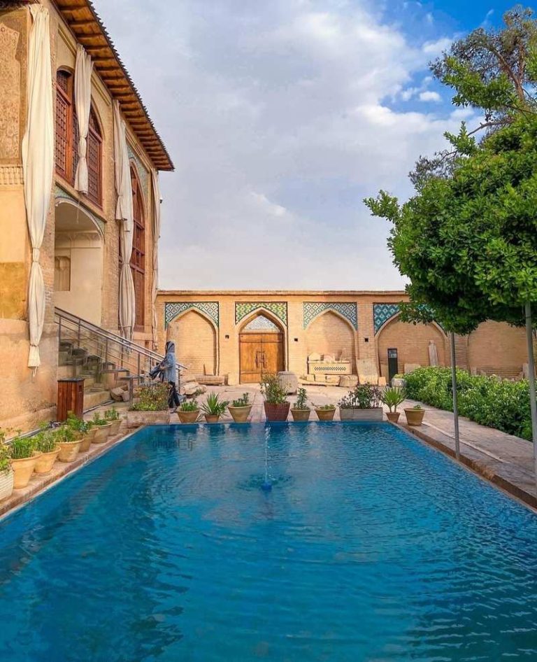 حوض فیروزه‌ای