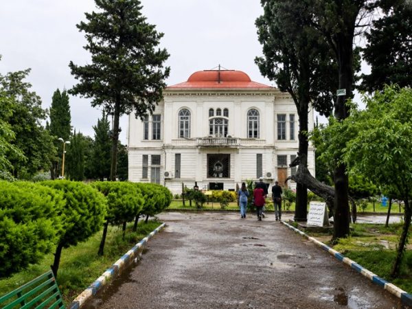فضای بیرون کاخ