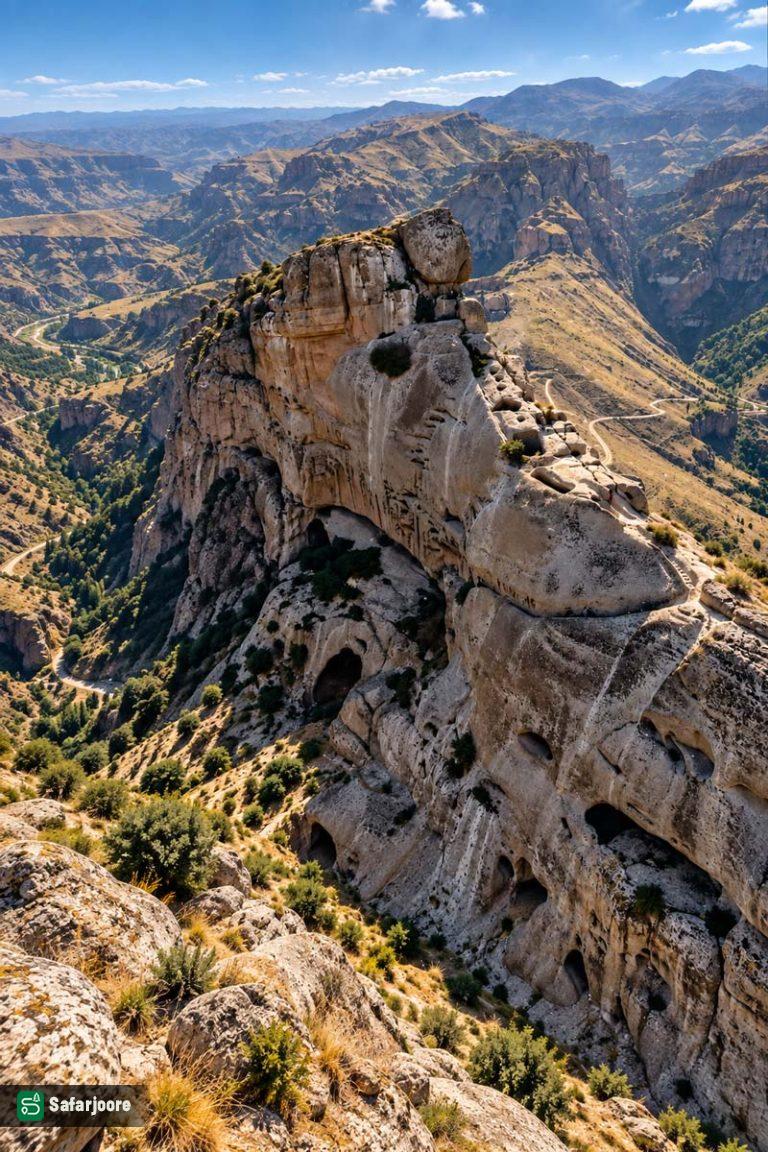 نمای دور تر از بالا در روز