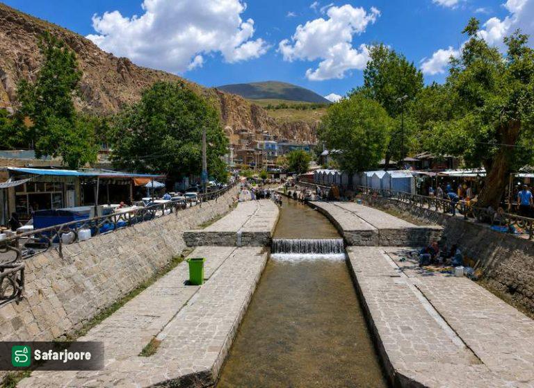 آبراه‌ی کندوان در میان فروشگاه