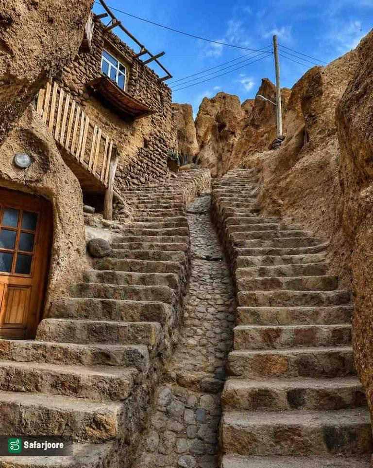 نمای پلکانی در دل کوهستان