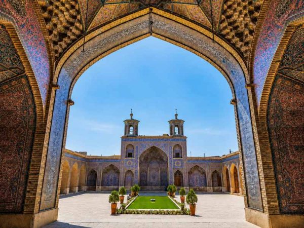 محیط نمای حیاط