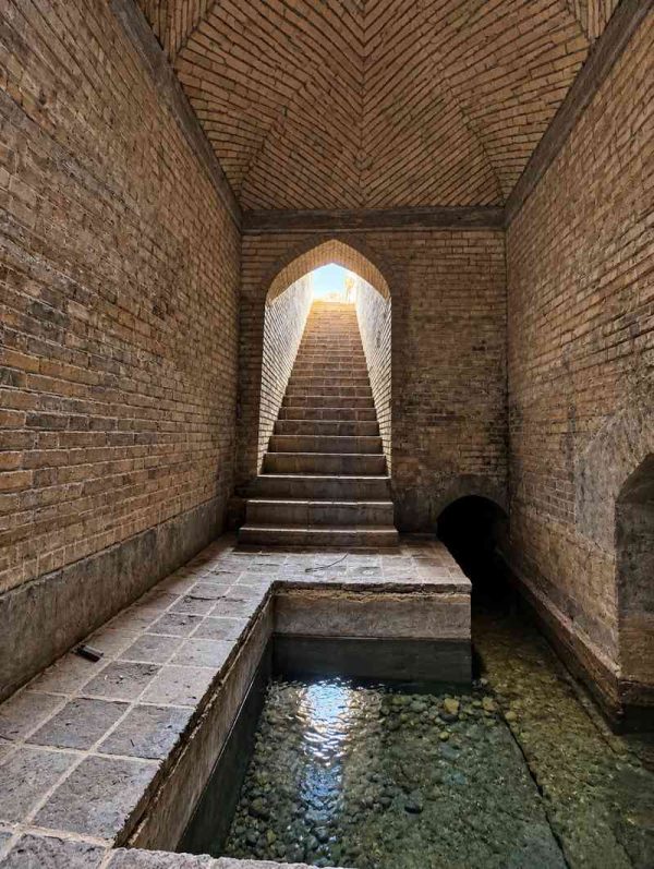 حوضچه آب قنات