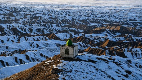 نمای زمستانی مسجد