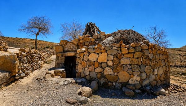 خانه سنگی میمند