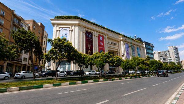 فضای بیرونی مرکز خرید