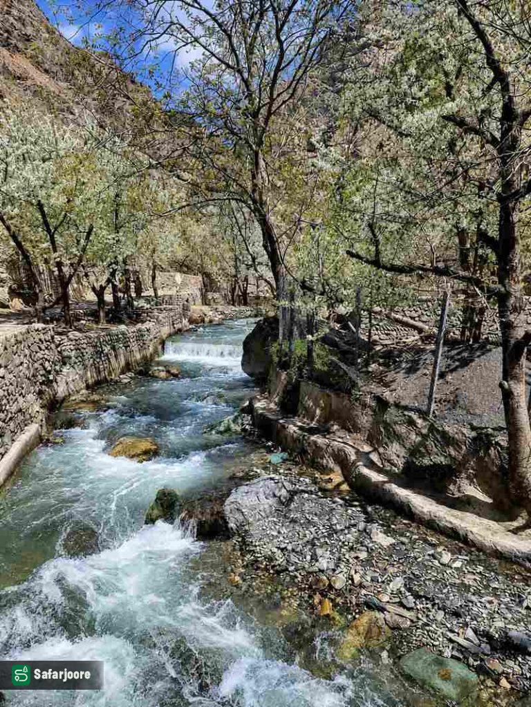 رودخانه زلال