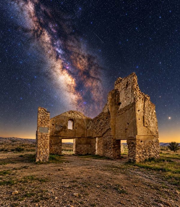 نمای دیگر شب معبد اناهیتا