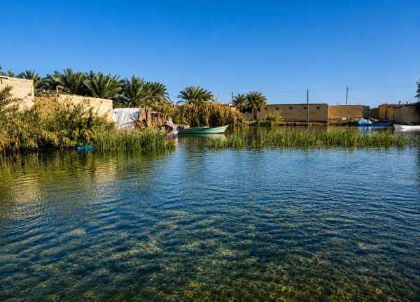 نمای رودخانه در روز