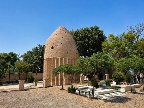 مقبره آجری سنتی