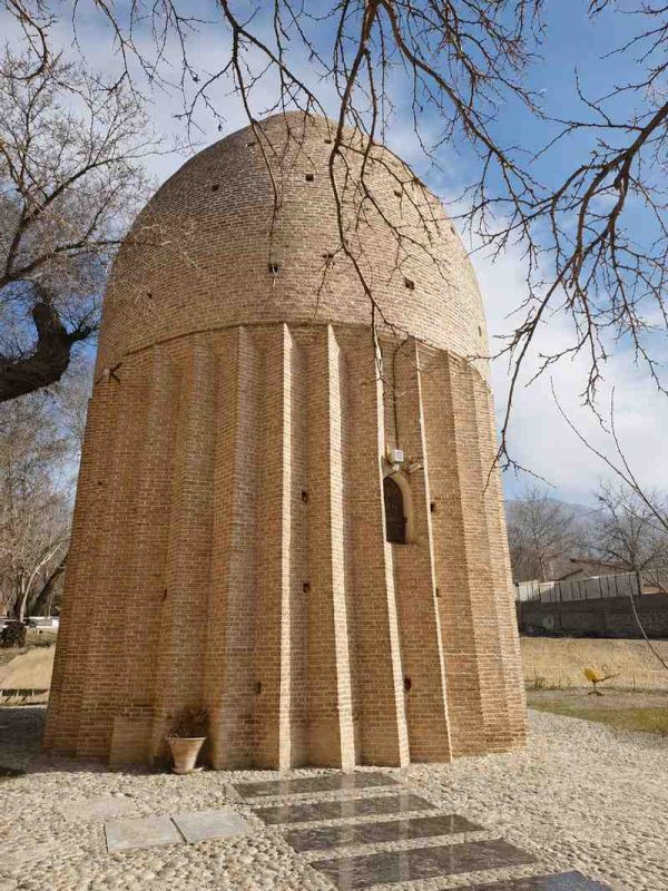 برج آجری کهن