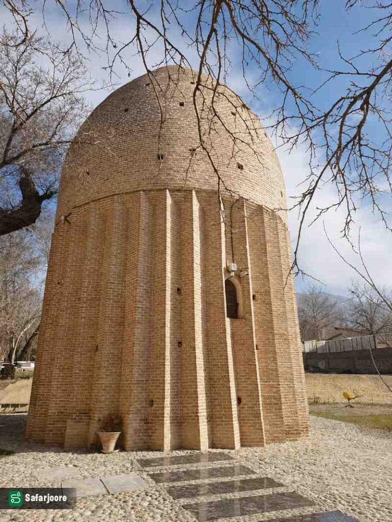 برج آجری کهن