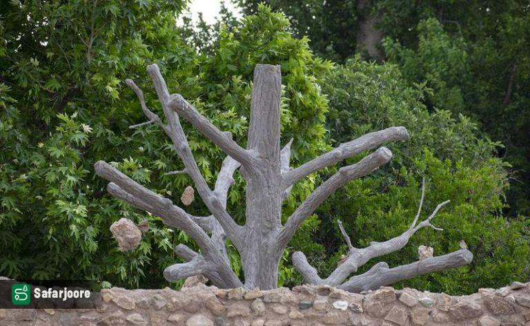 درخت خشک سنگی