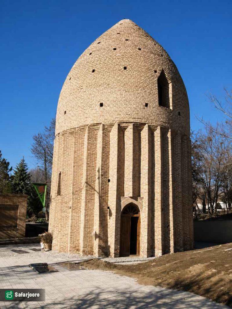 مقبره تاریخی آجری