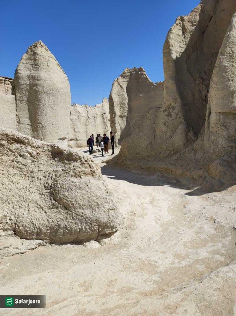 گذرگاه سنگی بلند