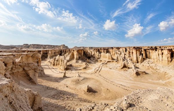 نمای دور دره