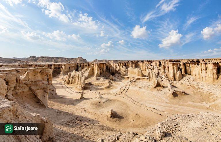 نمای دور دره