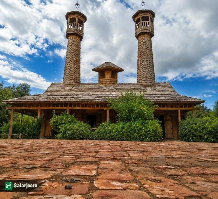 مسجد چوبین دهکده
