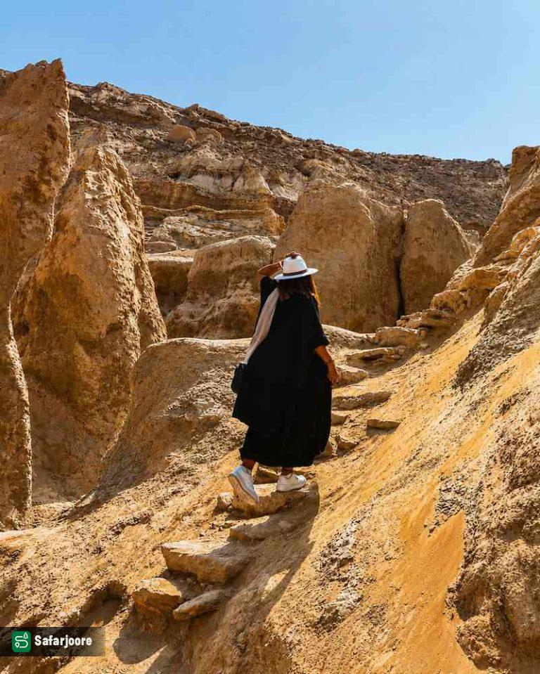 پله‌های سنگی دره
