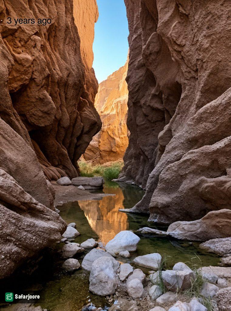 مسیر آبی و سنگ ریزه ها