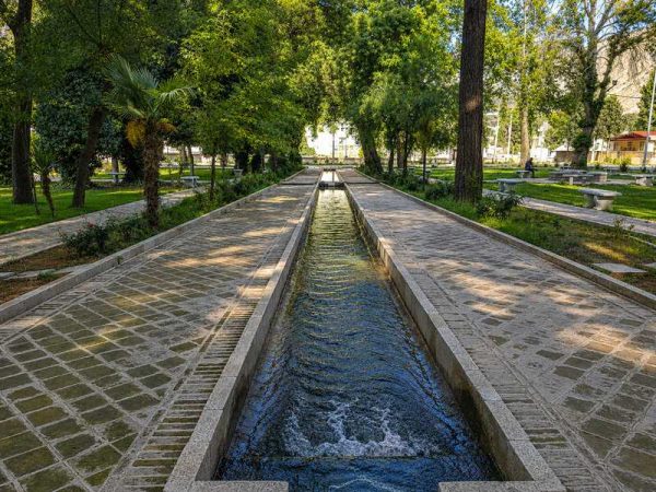 آب روان باغ
